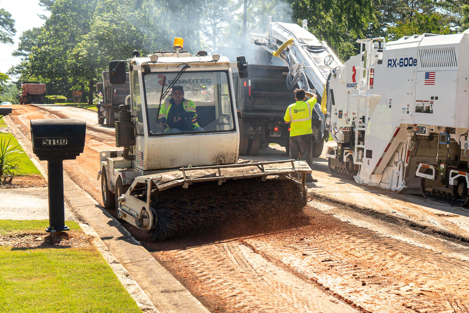 Roadtec FB-100 Asphalt Broom