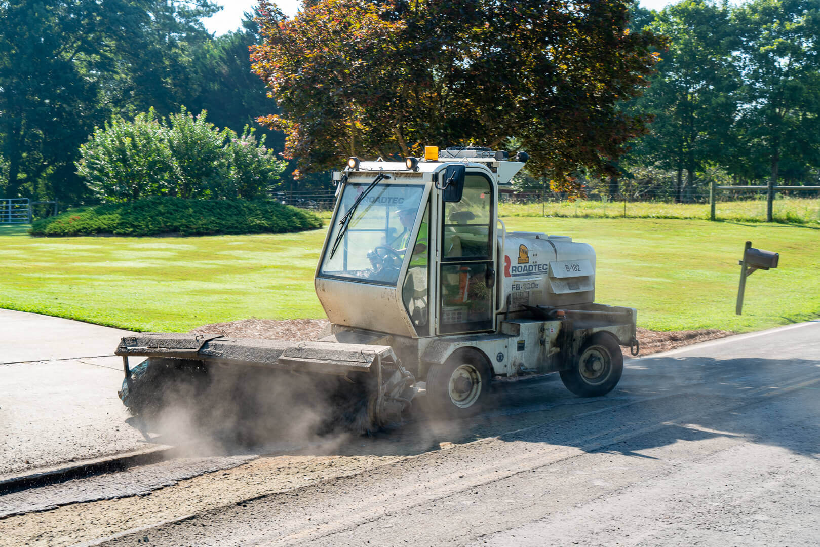 Roadtec FB-100 Asphalt Broom