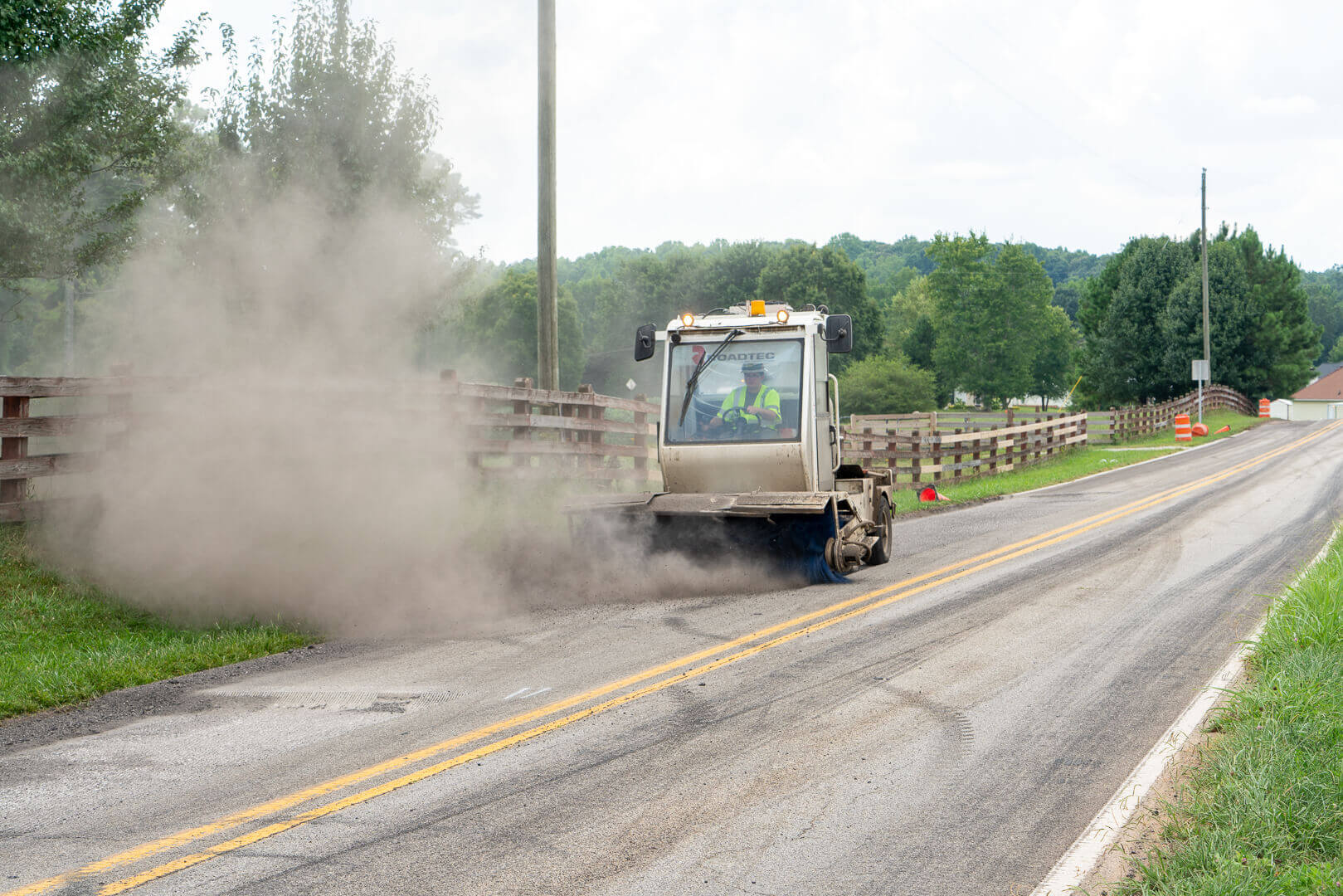 Roadtec FB-100 Asphalt Broom
