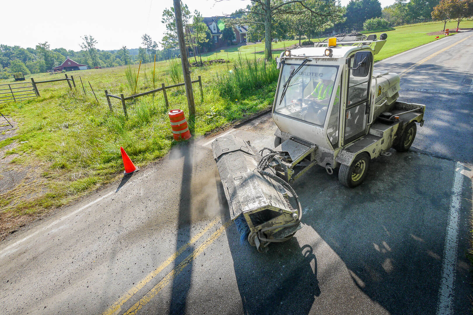 Roadtec FB-100 Asphalt Broom