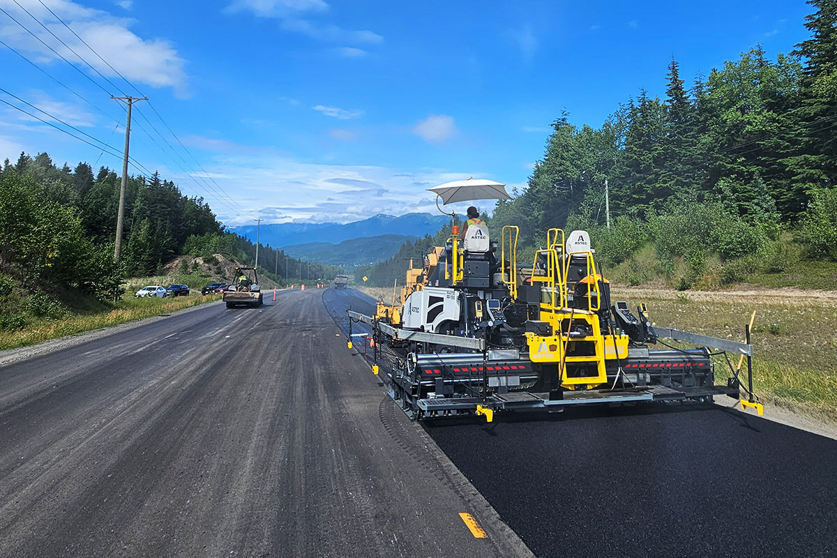 EZR2 on RP-195 paving on sunny day