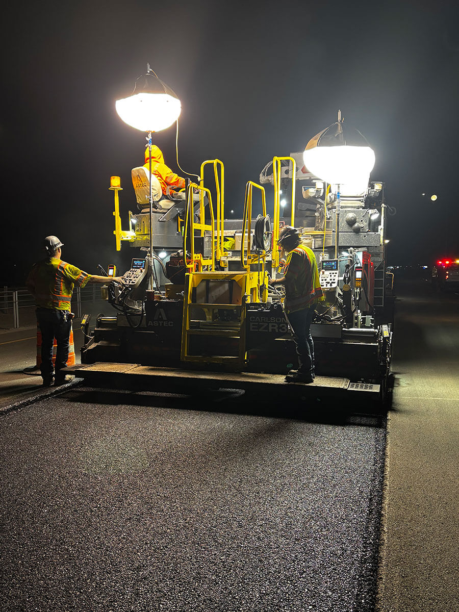 EZR3 Highway Class Screed Night Paving