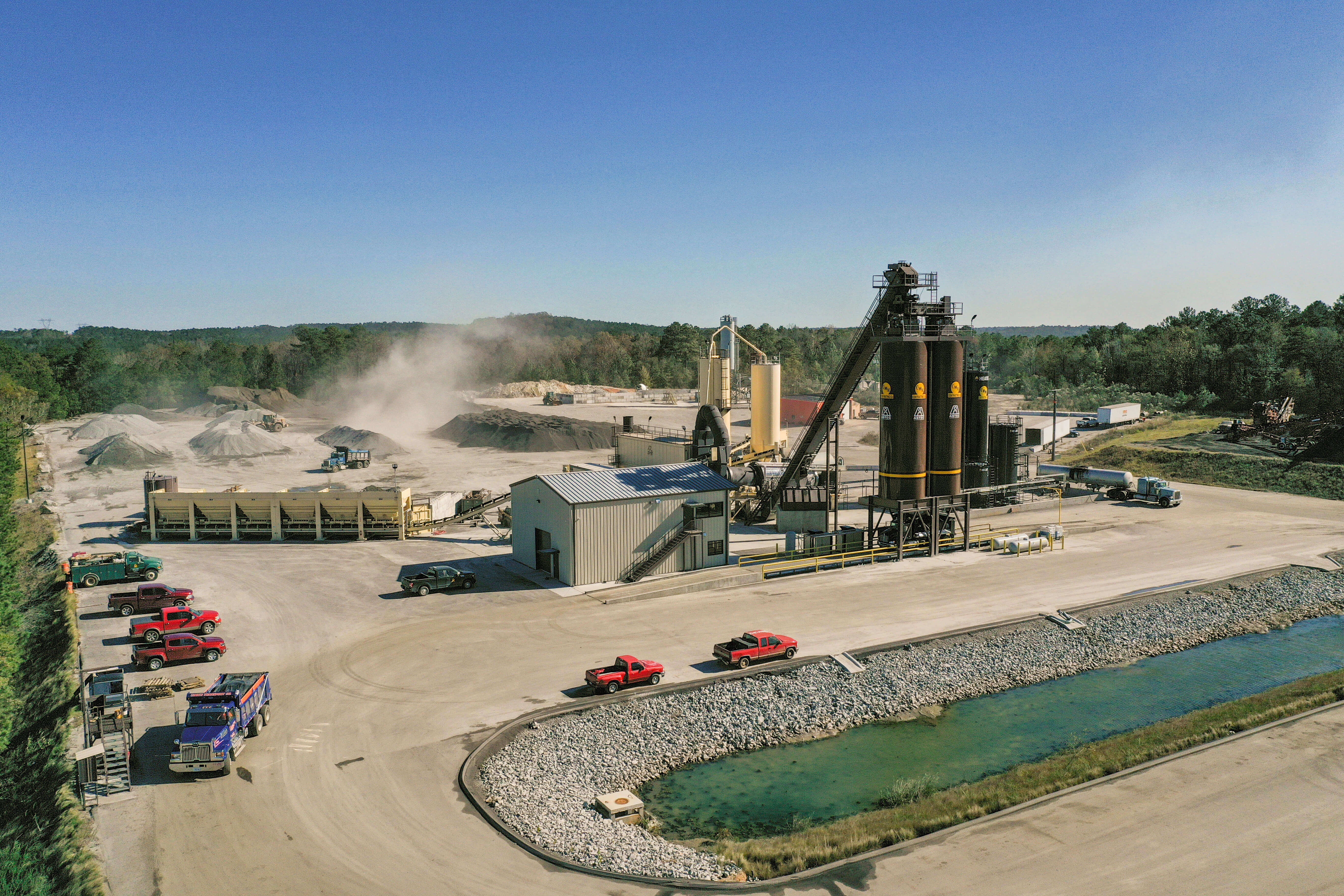 C.W. Matthews Astec asphalt plant in Macon. GA silo side