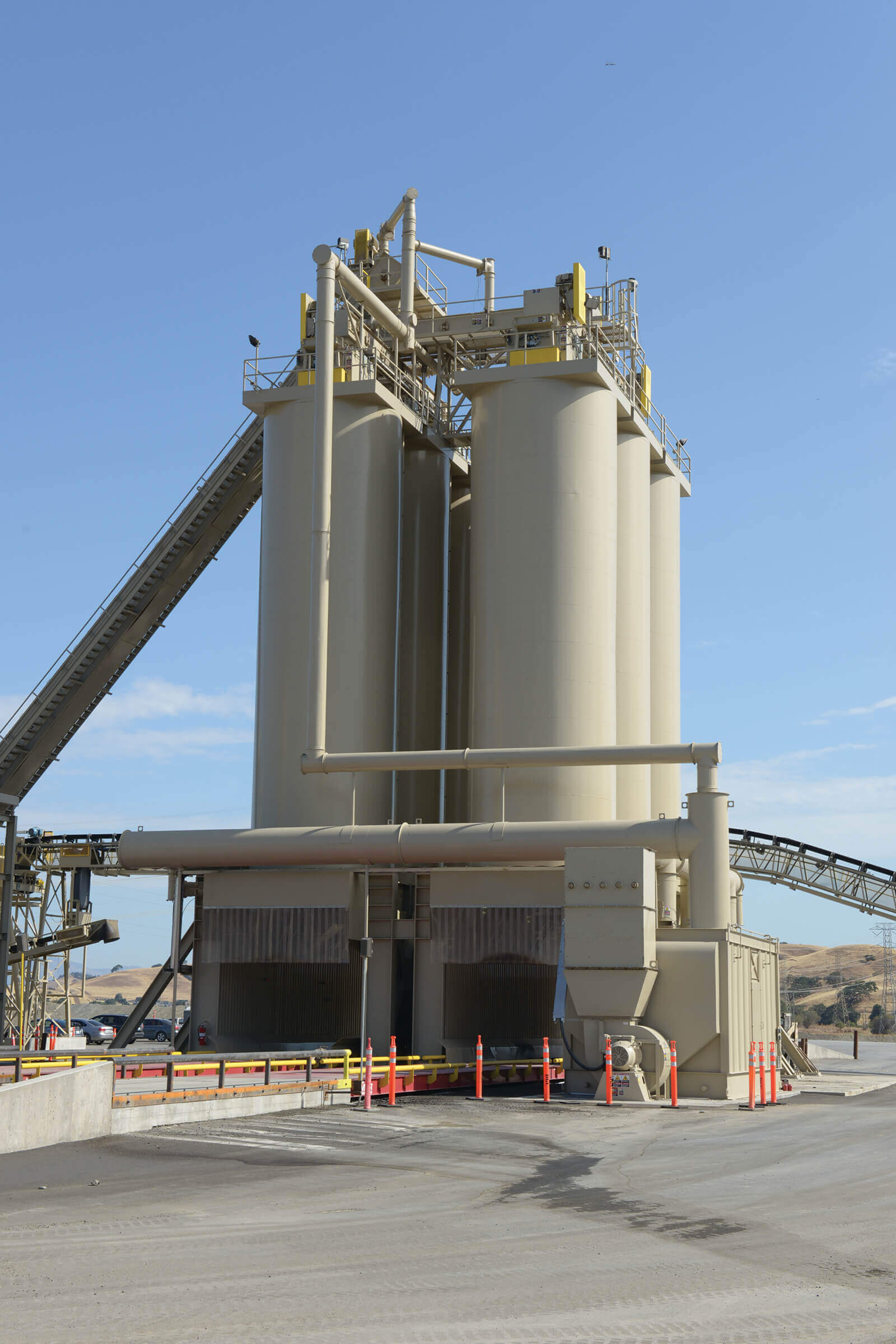 DeSilva Gates Silos with Blue Smoke Collection System