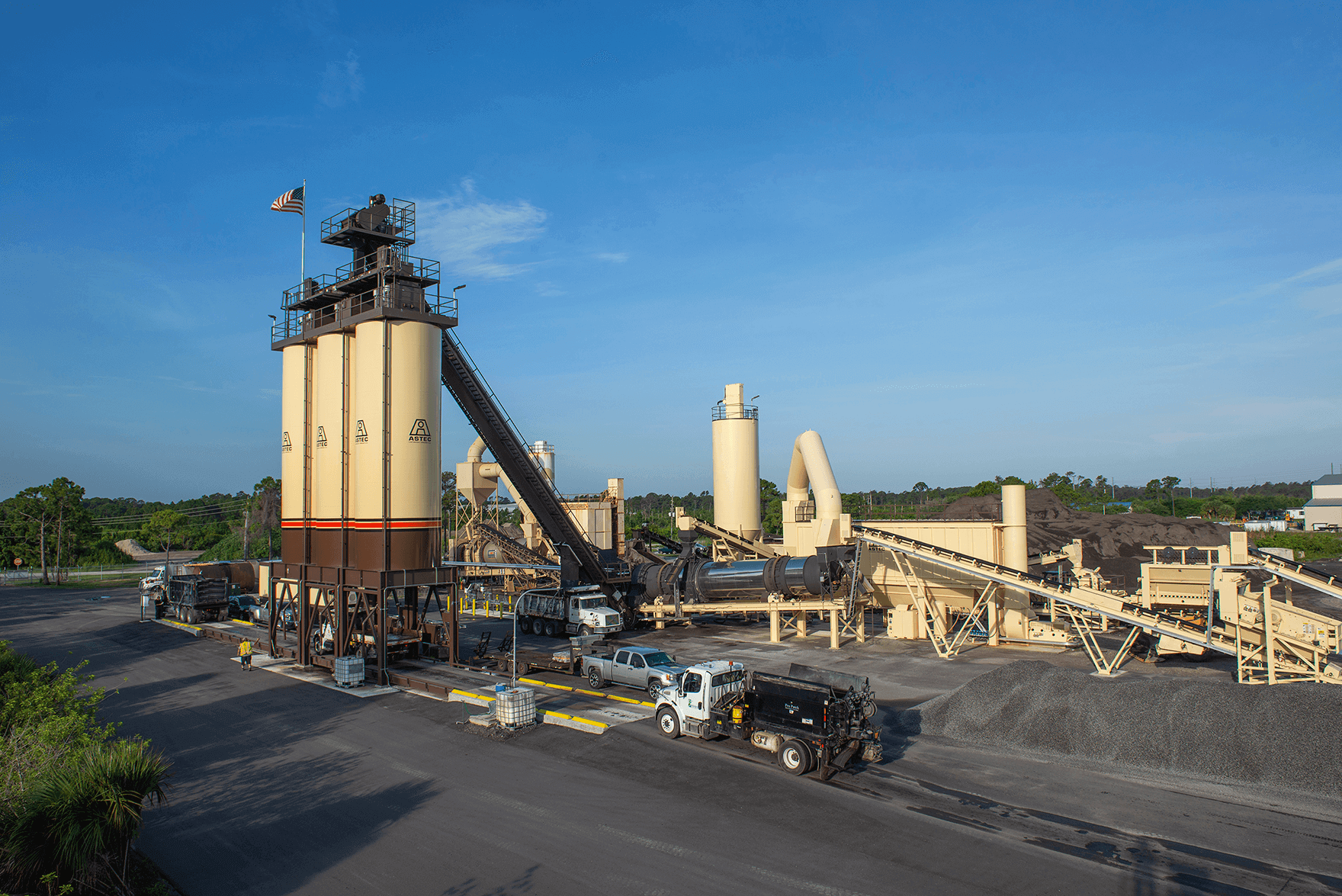 VA Paving Asphalt Plant with UniDrum mixer/dryer and three silos