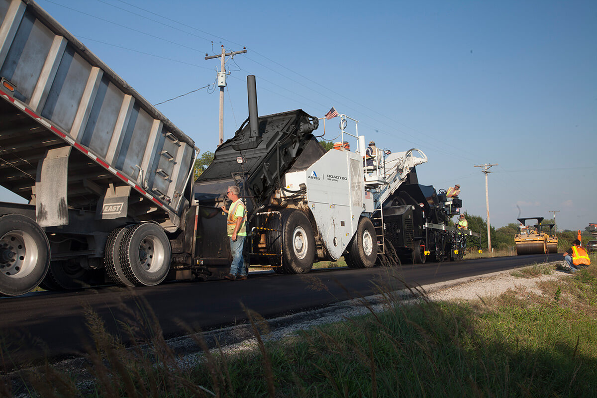 Roadtec SB-2500 Working