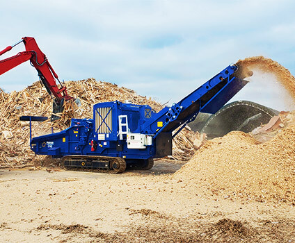 1710D Horizontal Grinder Making Mulch From Pallets